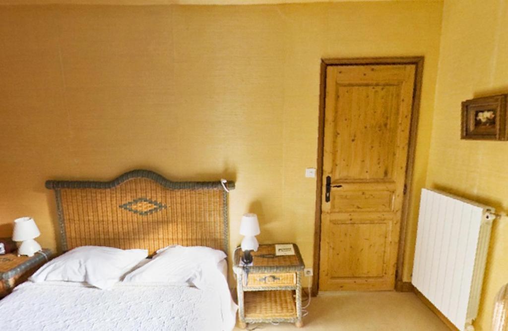 Hôtel La Ferme Des Vallees à Les Essarts-le-Roi Extérieur photo