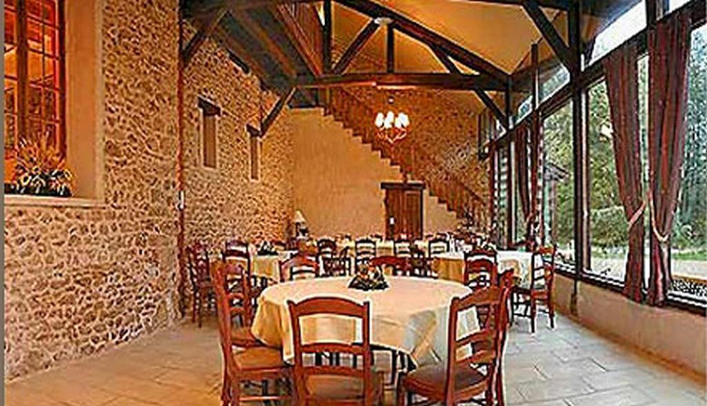 Hôtel La Ferme Des Vallees à Les Essarts-le-Roi Extérieur photo
